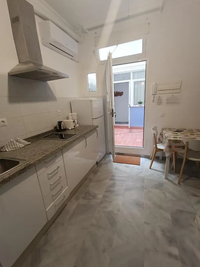 Estudios Santos Málaga 0*,  İspanya